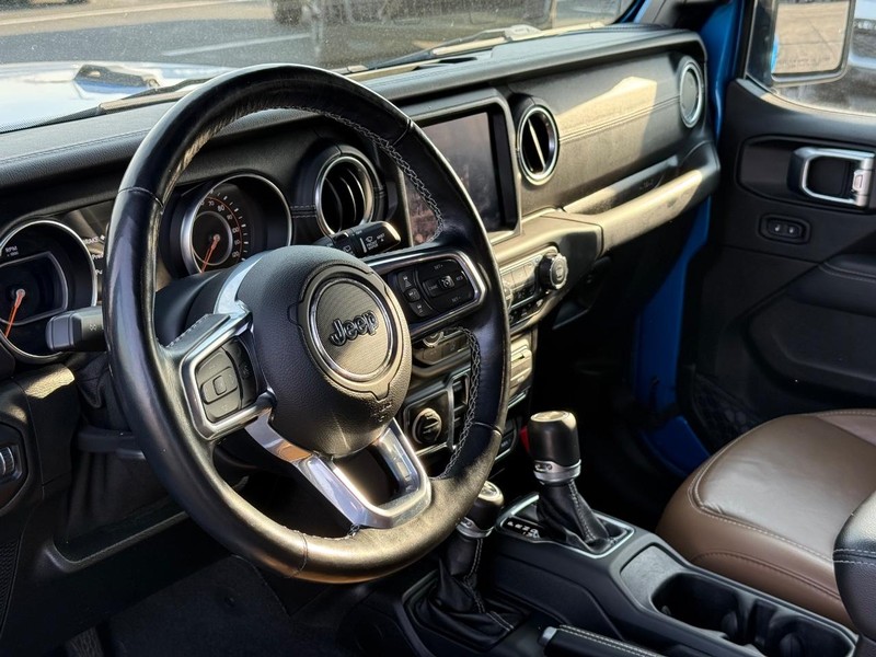 Jeep Wrangler Vehicle Full-screen Gallery Image 16