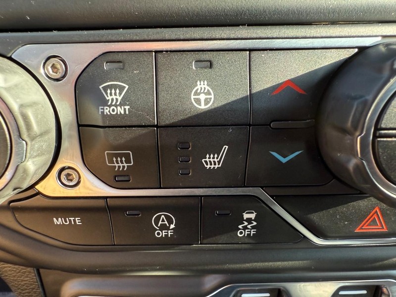 Jeep Wrangler Vehicle Full-screen Gallery Image 20