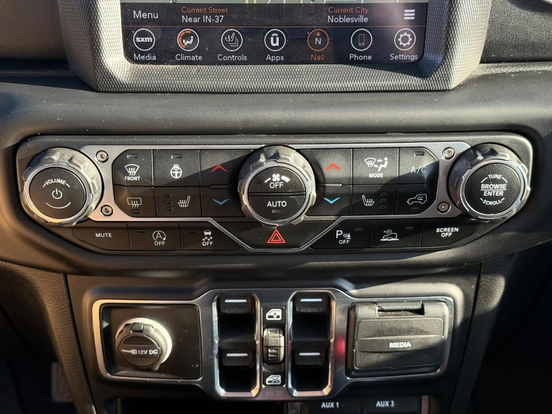 Jeep Wrangler Vehicle Full-screen Gallery Image 23