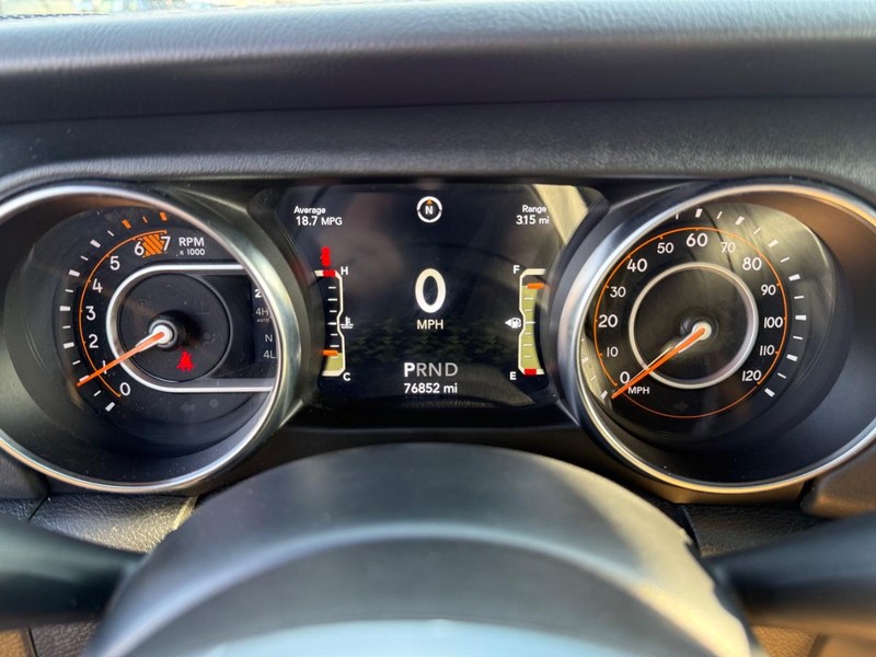 Jeep Wrangler Vehicle Full-screen Gallery Image 26