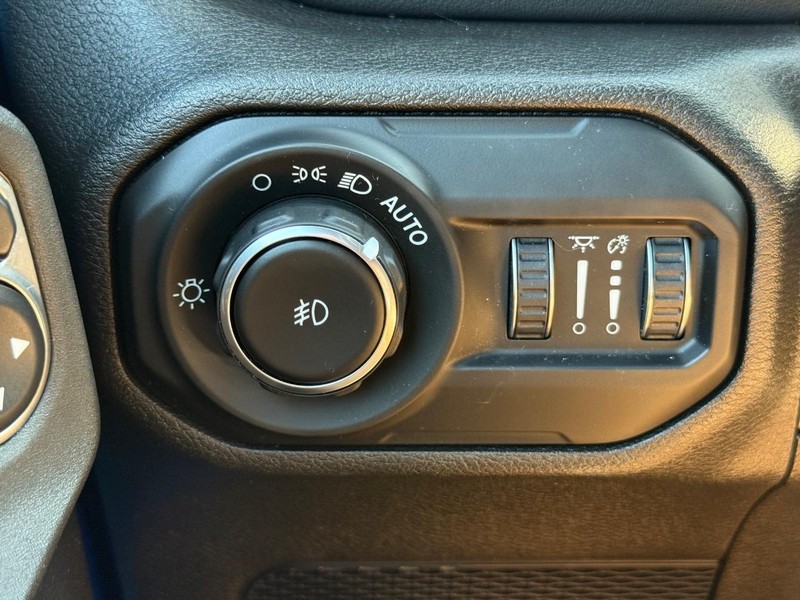 Jeep Wrangler Vehicle Full-screen Gallery Image 28