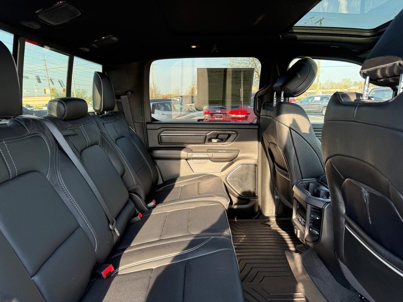 Ram 1500 Vehicle Full-screen Gallery Image 10