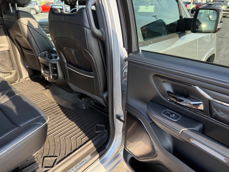 Ram 1500 Vehicle Full-screen Gallery Image 11