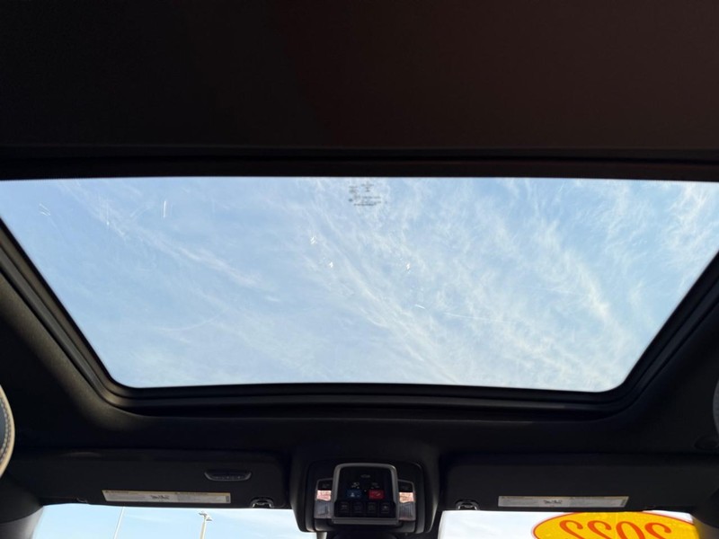 Ram 1500 Vehicle Full-screen Gallery Image 12