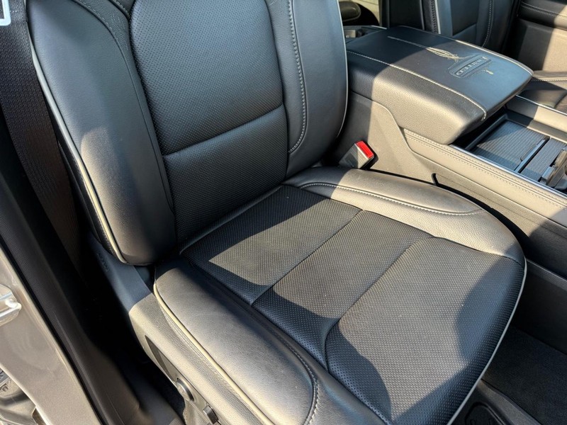 Ram 1500 Vehicle Full-screen Gallery Image 16