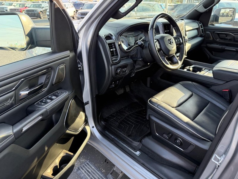 Ram 1500 Vehicle Full-screen Gallery Image 17