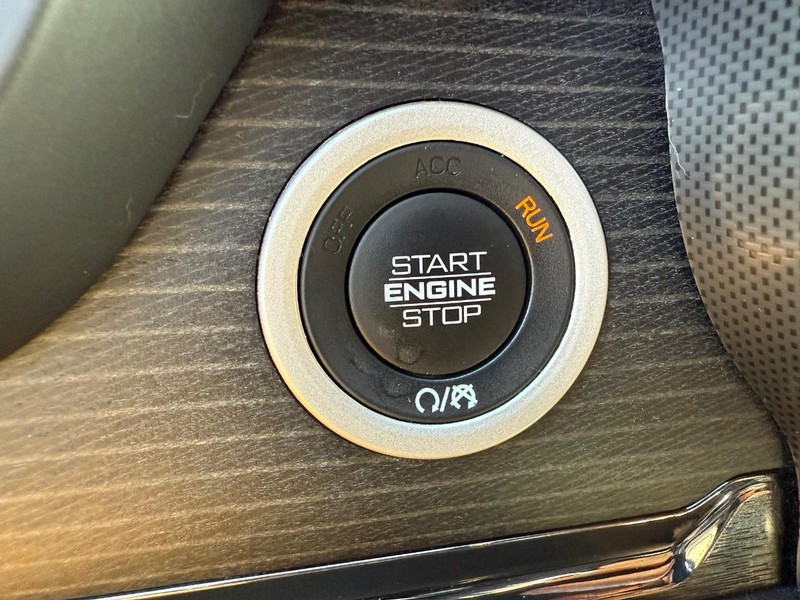 Ram 1500 Vehicle Full-screen Gallery Image 22