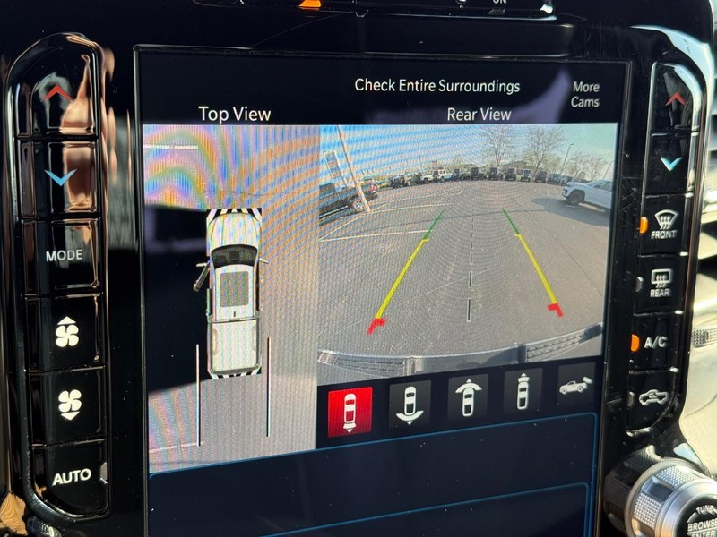 Ram 1500 Vehicle Full-screen Gallery Image 24