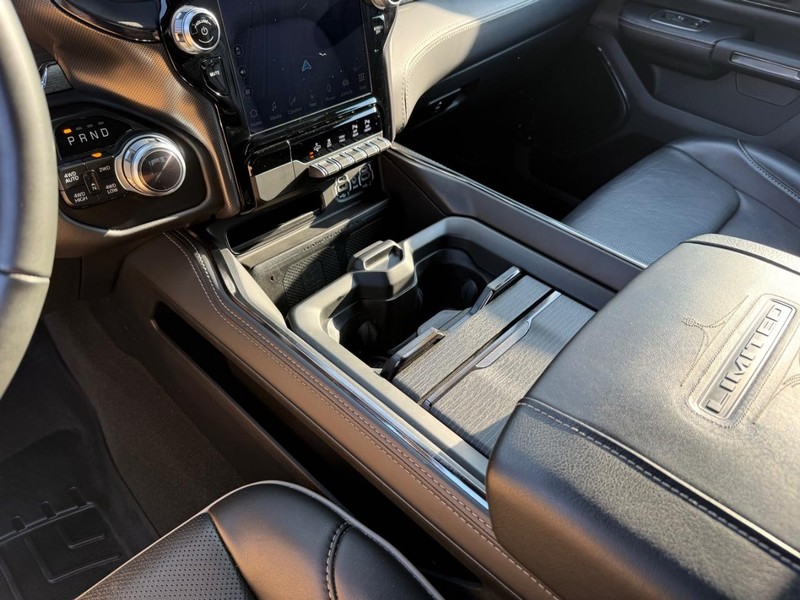 Ram 1500 Vehicle Full-screen Gallery Image 25