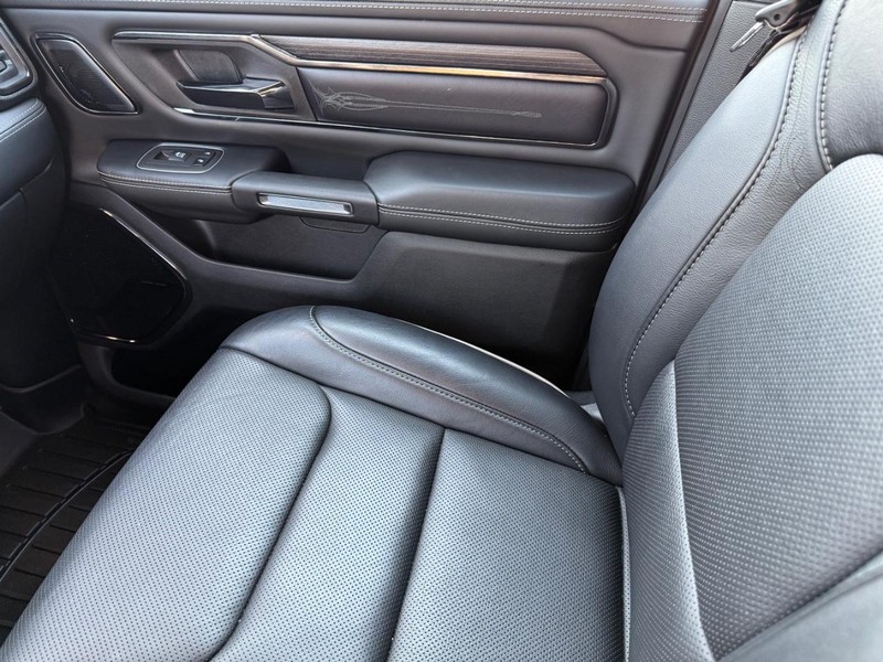 Ram 1500 Vehicle Full-screen Gallery Image 26