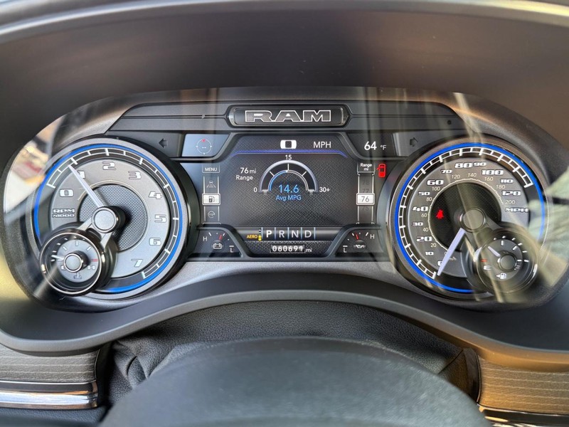 Ram 1500 Vehicle Full-screen Gallery Image 28