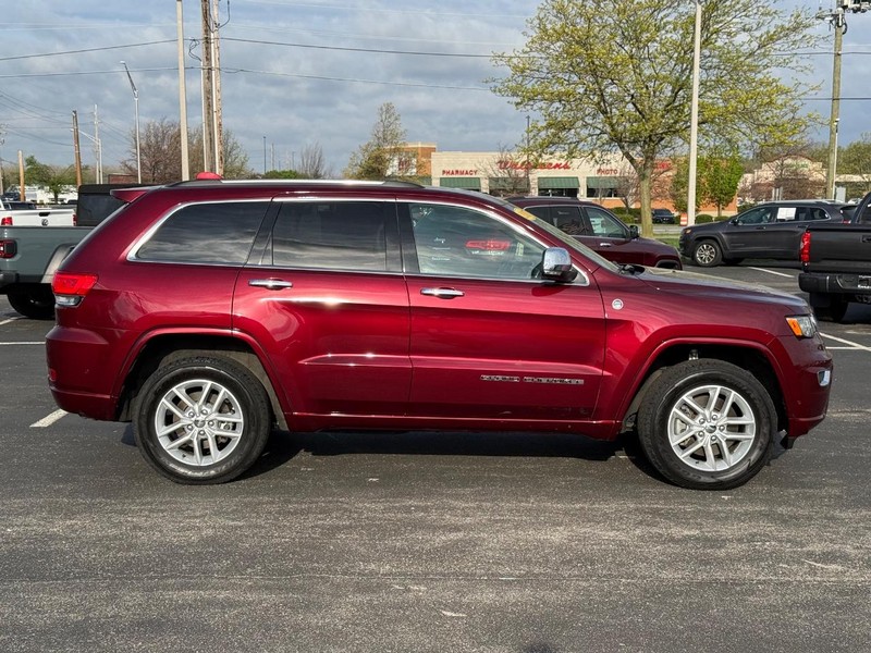 Jeep Grand Cherokee Vehicle Full-screen Gallery Image 2
