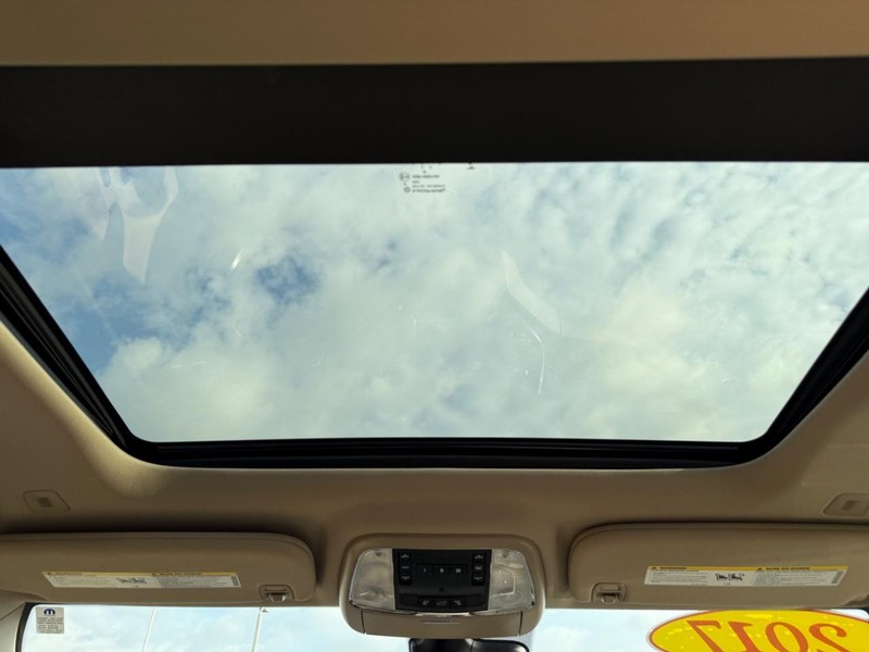 Jeep Grand Cherokee Vehicle Full-screen Gallery Image 13