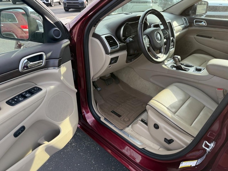 Jeep Grand Cherokee Vehicle Full-screen Gallery Image 18