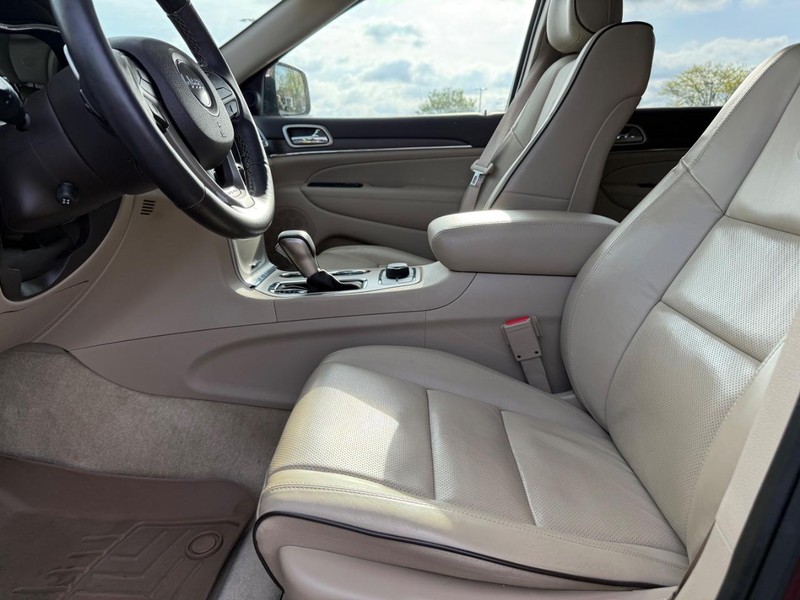 Jeep Grand Cherokee Vehicle Full-screen Gallery Image 19