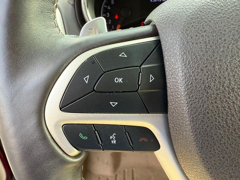 Jeep Grand Cherokee Vehicle Full-screen Gallery Image 21