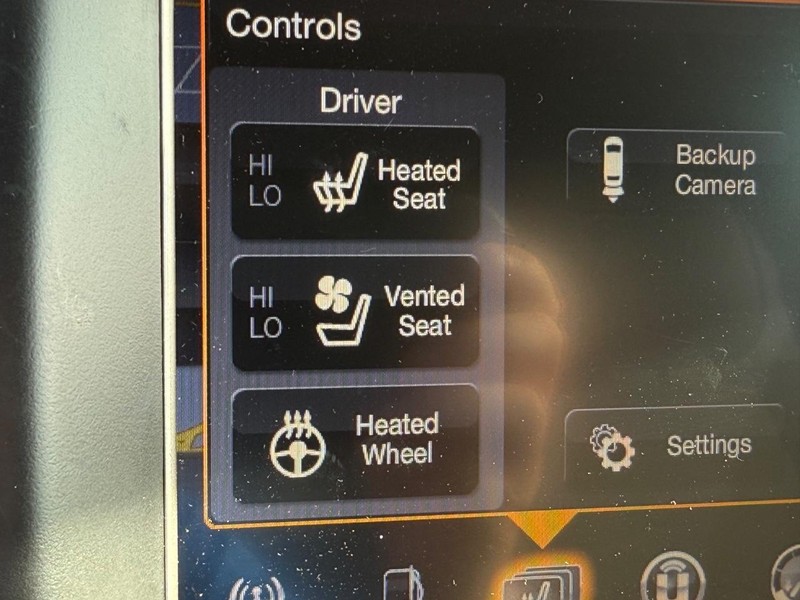 Jeep Grand Cherokee Vehicle Full-screen Gallery Image 26