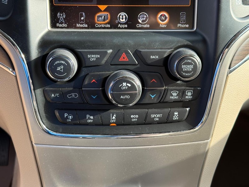 Jeep Grand Cherokee Vehicle Full-screen Gallery Image 27