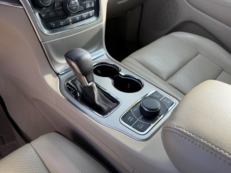 Jeep Grand Cherokee Vehicle Full-screen Gallery Image 28