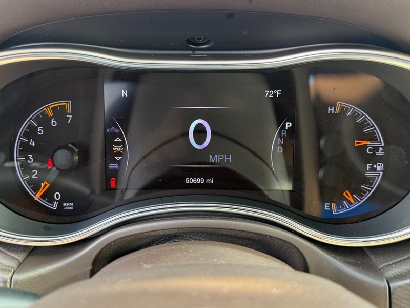 Jeep Grand Cherokee Vehicle Full-screen Gallery Image 31