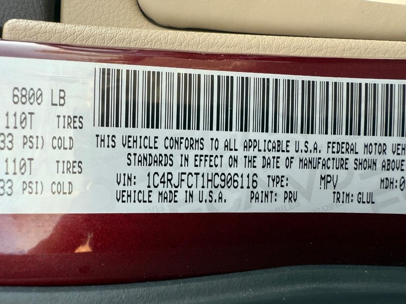 Jeep Grand Cherokee Vehicle Full-screen Gallery Image 34