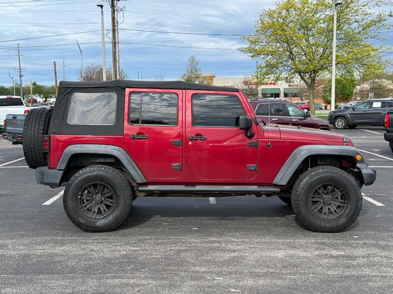 Jeep Wrangler Unlimited Vehicle Full-screen Gallery Image 2