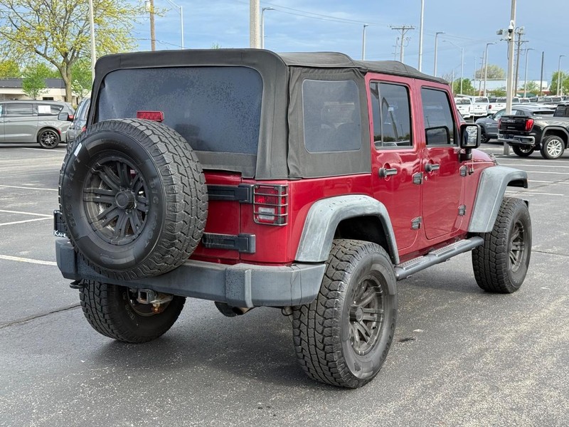 Jeep Wrangler Unlimited Vehicle Full-screen Gallery Image 3