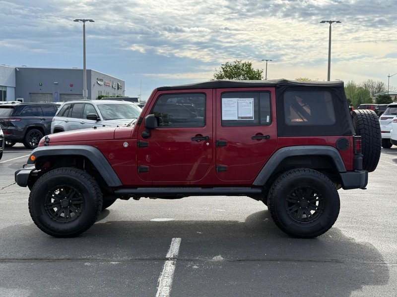 Jeep Wrangler Unlimited Vehicle Full-screen Gallery Image 8