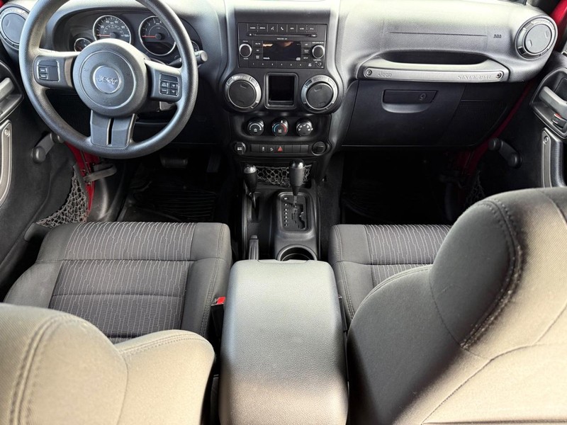 Jeep Wrangler Unlimited Vehicle Full-screen Gallery Image 13