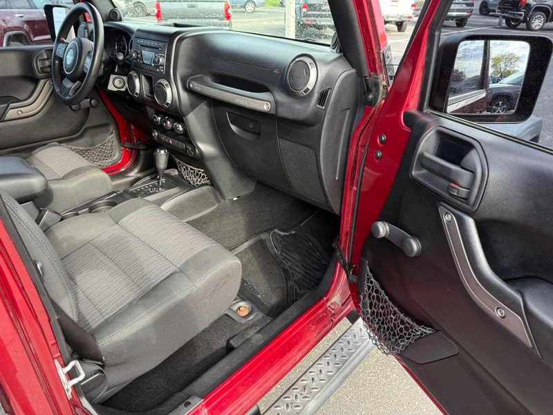 Jeep Wrangler Unlimited Vehicle Full-screen Gallery Image 15