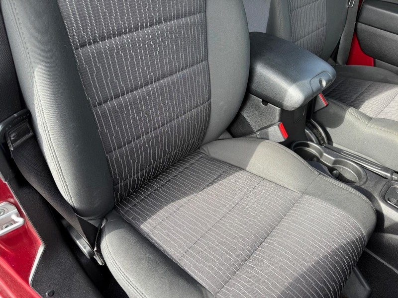 Jeep Wrangler Unlimited Vehicle Full-screen Gallery Image 16