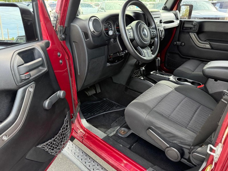 Jeep Wrangler Unlimited Vehicle Full-screen Gallery Image 17