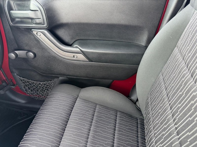 Jeep Wrangler Unlimited Vehicle Full-screen Gallery Image 25