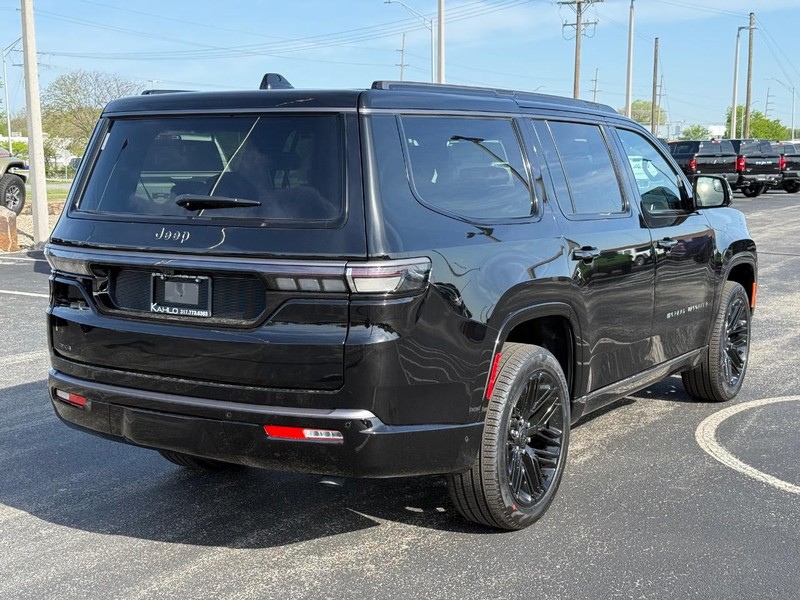 Jeep Grand Wagoneer Vehicle Full-screen Gallery Image 3