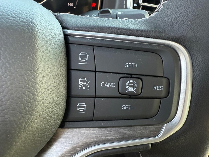 Jeep Grand Wagoneer Vehicle Full-screen Gallery Image 23