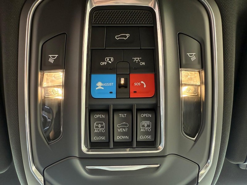 Jeep Grand Wagoneer Vehicle Full-screen Gallery Image 29