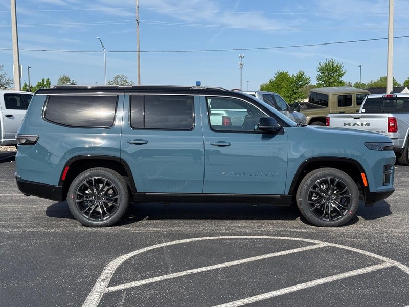Jeep Grand Wagoneer Vehicle Full-screen Gallery Image 2