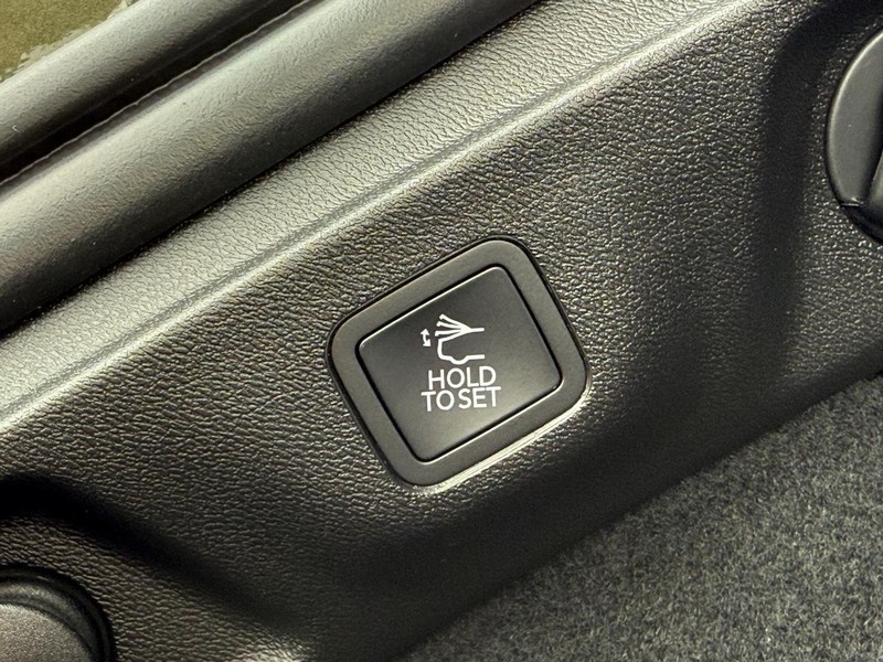 Dodge Charger Vehicle Full-screen Gallery Image 8