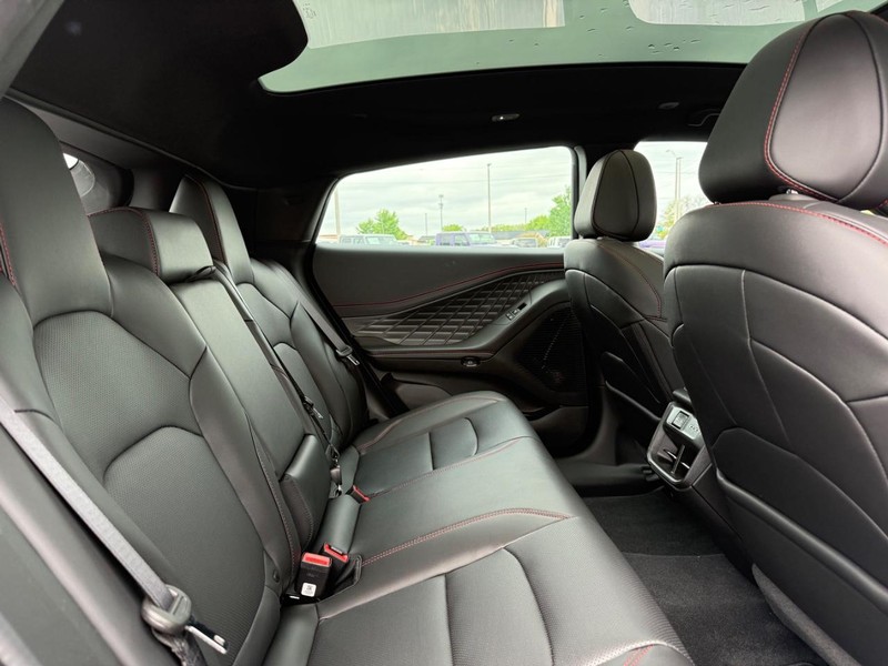 Dodge Charger Vehicle Full-screen Gallery Image 12