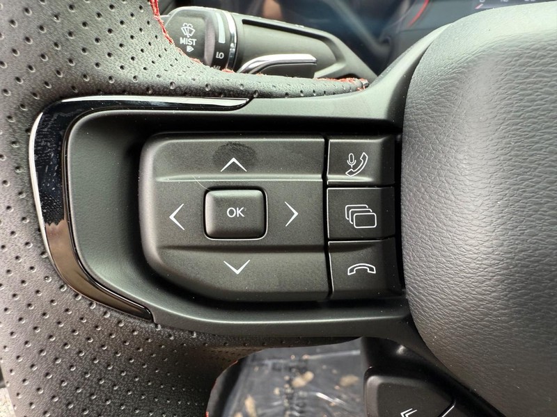 Dodge Charger Vehicle Full-screen Gallery Image 21