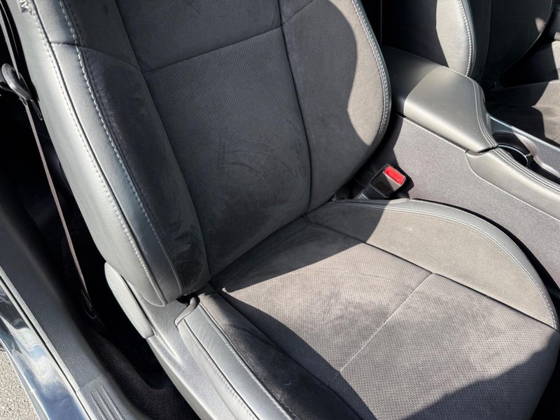 Dodge Challenger Vehicle Full-screen Gallery Image 12