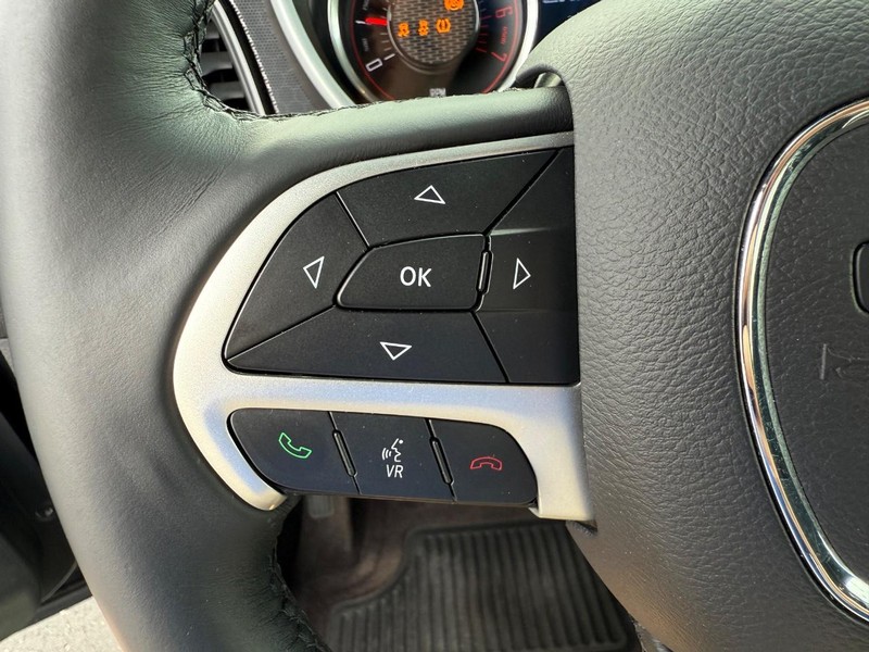 Dodge Challenger Vehicle Full-screen Gallery Image 18