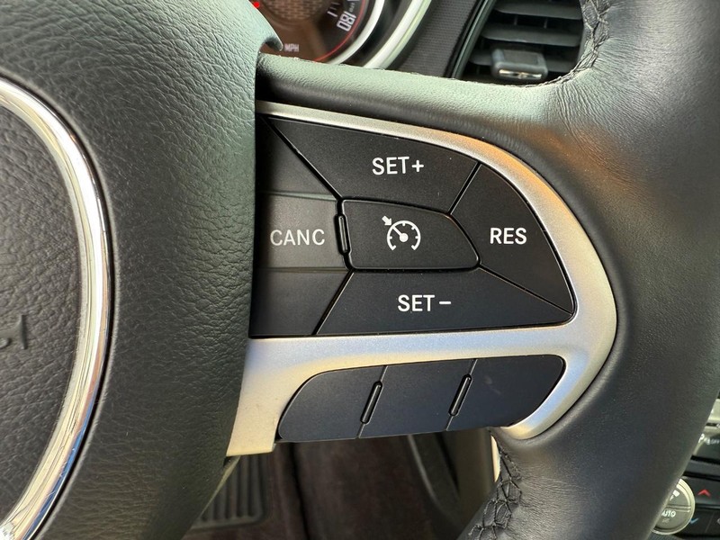 Dodge Challenger Vehicle Full-screen Gallery Image 19