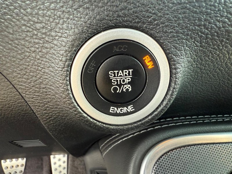 Dodge Challenger Vehicle Full-screen Gallery Image 20