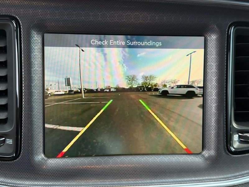 Dodge Challenger Vehicle Full-screen Gallery Image 23