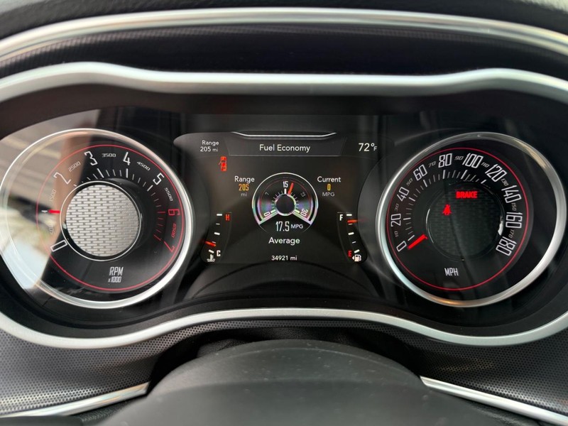 Dodge Challenger Vehicle Full-screen Gallery Image 28