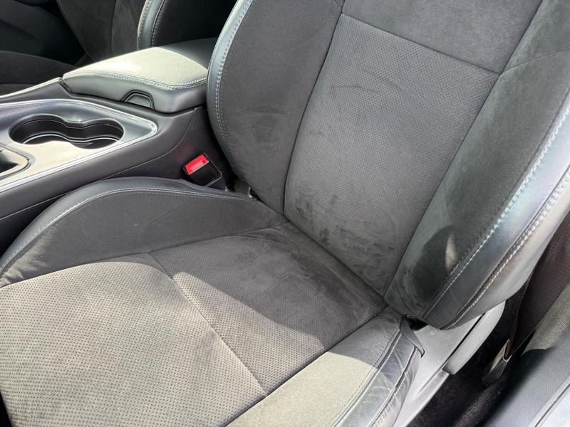 Dodge Challenger Vehicle Full-screen Gallery Image 30