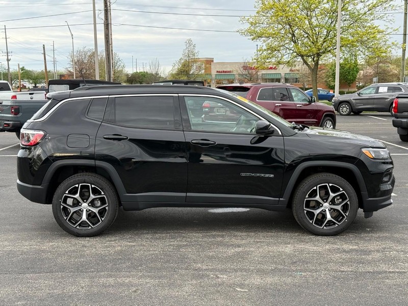 Jeep Compass Vehicle Full-screen Gallery Image 2