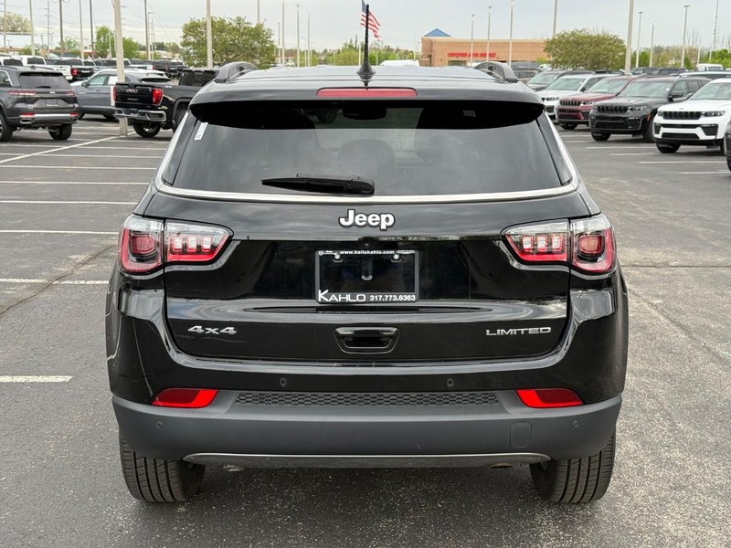 Jeep Compass Vehicle Full-screen Gallery Image 4