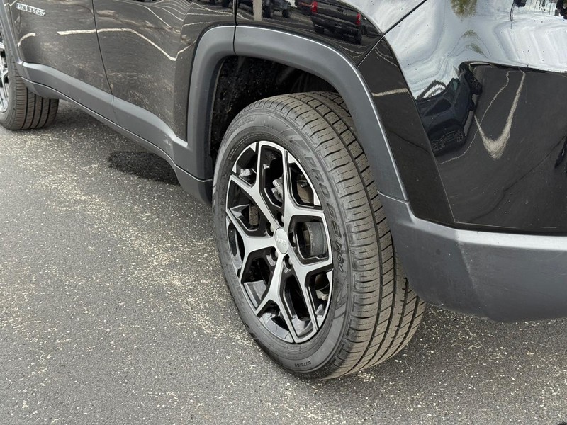 Jeep Compass Vehicle Full-screen Gallery Image 6